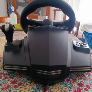 VOLANTE HURRICANE PC, PS4 Y PS3 usado dos veces