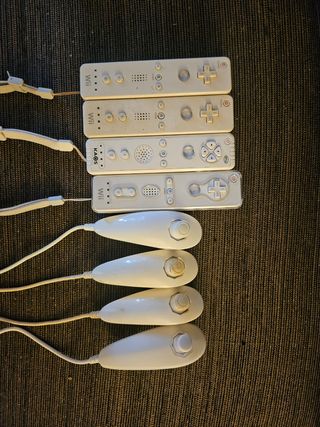 Wii Blanca en su caja + 4 juegos y accesorios