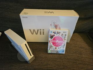 Wii Blanca en su caja + 4 juegos y accesorios