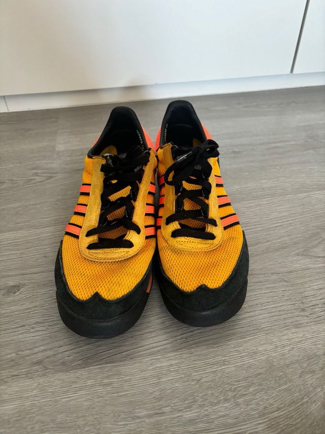 Adidas - Scarpe da ginnastica vintage
NOI 9 1/2
IO 43