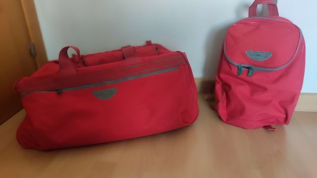 2 Maletas Delsey rojas