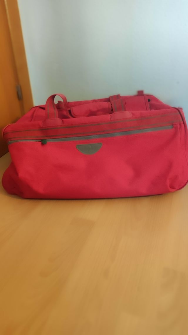 2 Maletas Delsey rojas