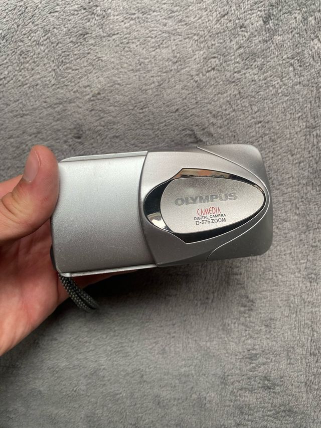 Olympus D-575 Zoom Cámara Digital