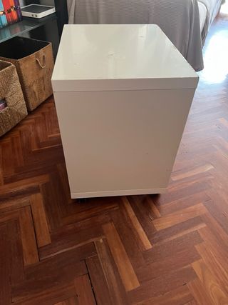 Mesa auxiliar blanca - mueble TV