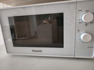 Microondas Panasonic NN-K10JWM - 800W
