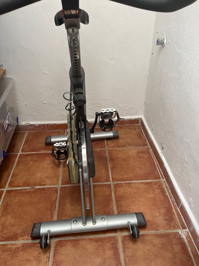 Bicicleta estática ejercicio