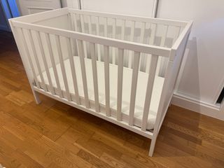 Cuna bebé Ikea SUNDVIK blanca con colchon 