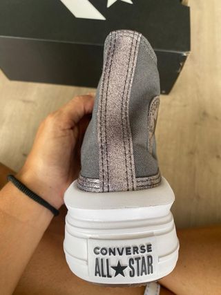 Converse grises plataforma con detalles en plata. 
