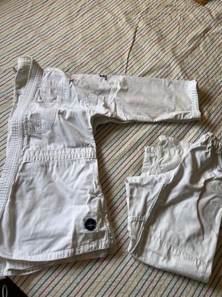 Regalo Kimono Karate/Judo blanco y cinturon