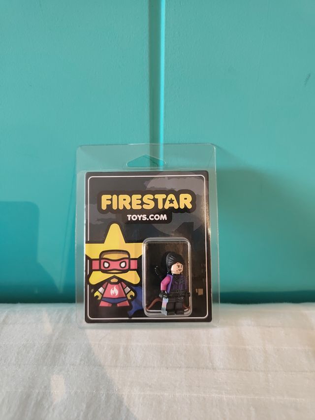 Figura LEGO Kate Bishop coleccionista FirestarToys