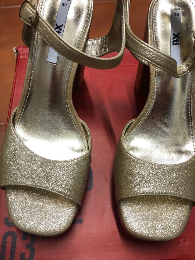 Sandalias XTI doradas - talla 39