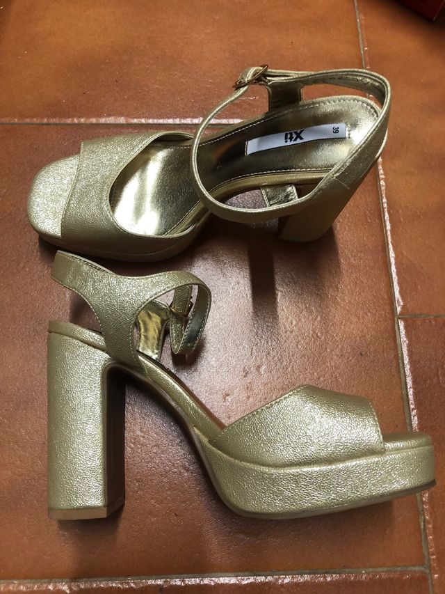 Sandalias XTI doradas - talla 39