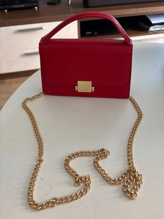 Bolso rojo Stradivarius