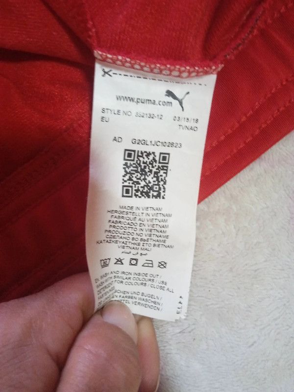 Chaqueta PUMA roja y azul