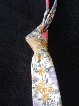Corbata floral multicolor