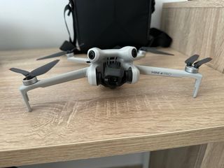 DJI Mini 4 Pro - Combinazione Fly More