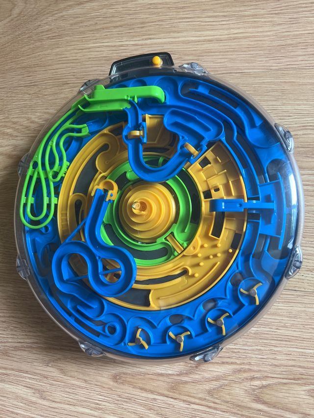 Laberinto electrónico de bolas