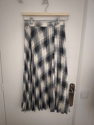 Falda midi plisada Zara