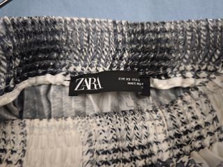 Falda midi plisada Zara