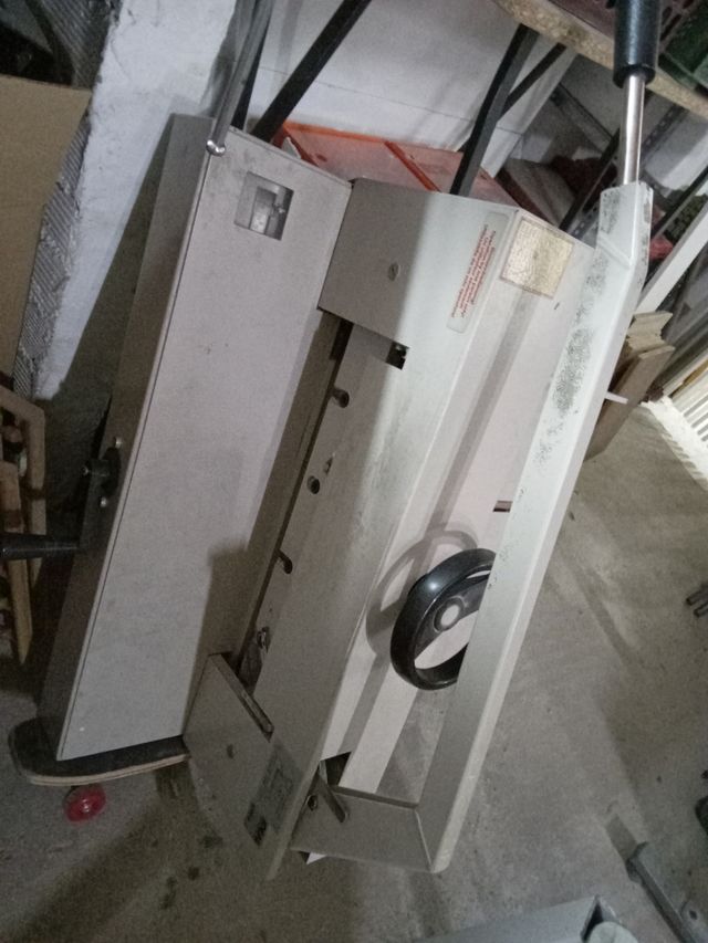 Guillotina papel usada 77x74 centímetros,