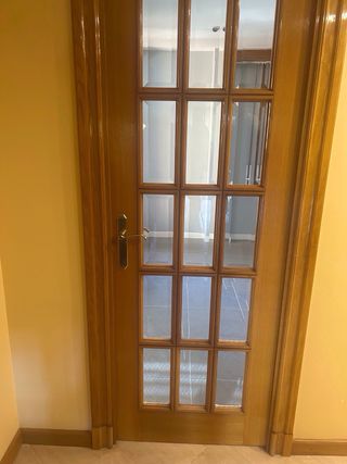 5 Puertas madera maciza cristal