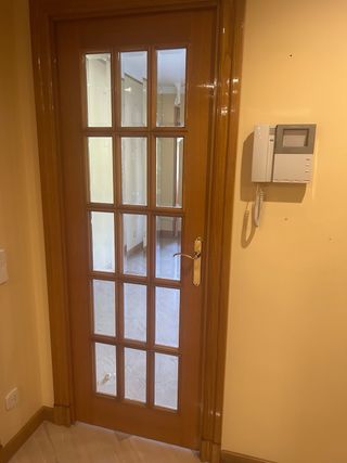 5 Puertas madera maciza cristal