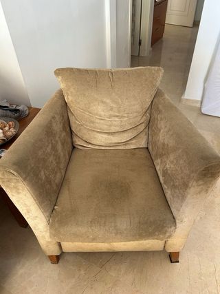 Sillón beige cómodo