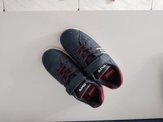 Zapatillas Levi's niño velcro azul, solo un uso.
