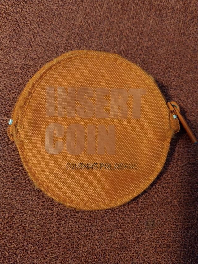 Monedero redondo marrón