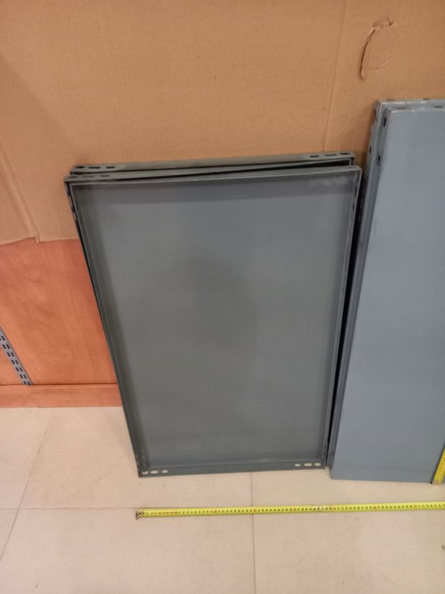 Estantes metálicos gris - varios tamaños