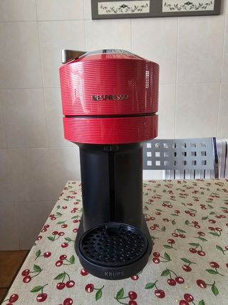 Cafetera Nespresso Krups roja