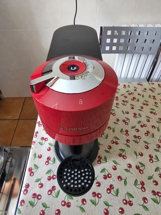 Cafetera Nespresso Krups roja