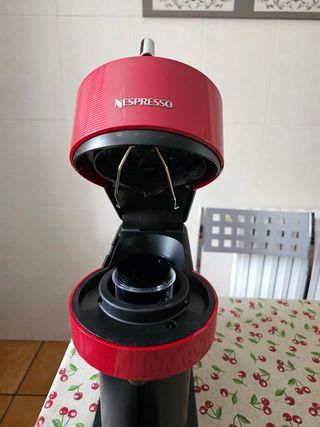 Cafetera Nespresso Krups roja