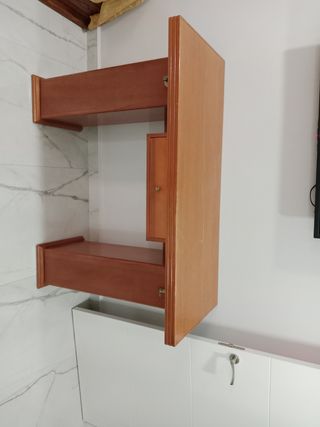 Due antiche scrivanie in legno