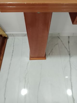 Due antiche scrivanie in legno