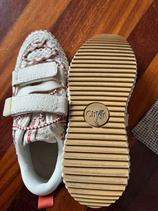 Zapatillas Chloe 39 beige/rojo
en perfecto estado 