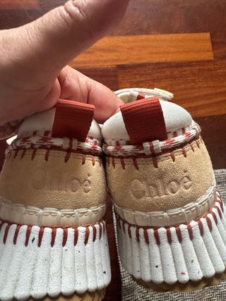 Zapatillas Chloe 39 beige/rojo
en perfecto estado 