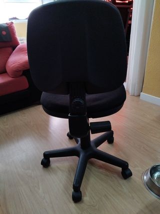 Silla oficina giratoria negra