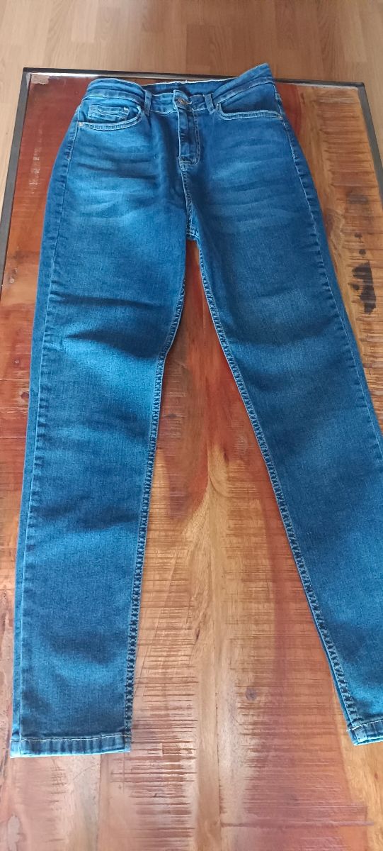 Lote de vaqueros  Levis,Hilfiger 85 y otros.