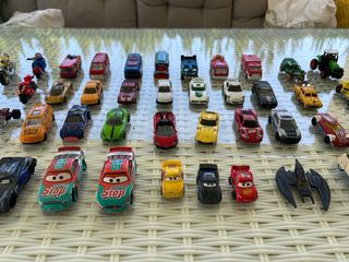 40 Coches Hot Wheels - Niños