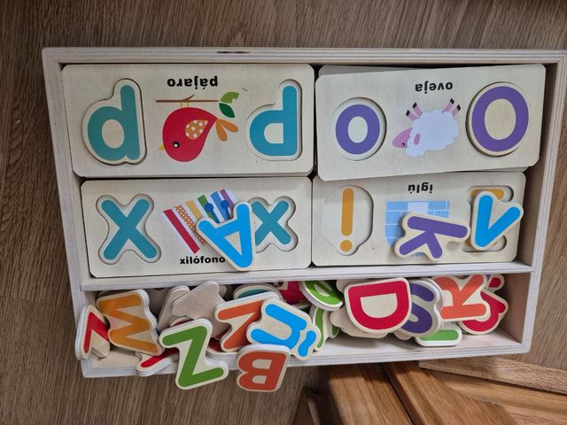 Rompecabezas de madera ABC