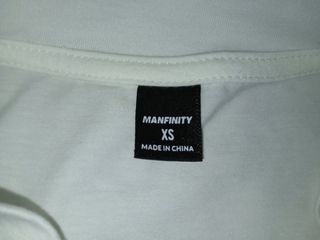 Camiseta blanca labios joya Marca:MANFINITY