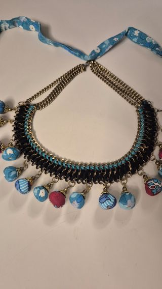 Collar étnico azul y dorado