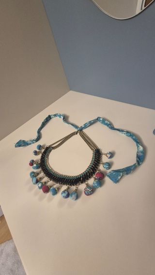 Collar étnico azul y dorado