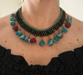 Collar étnico azul y dorado