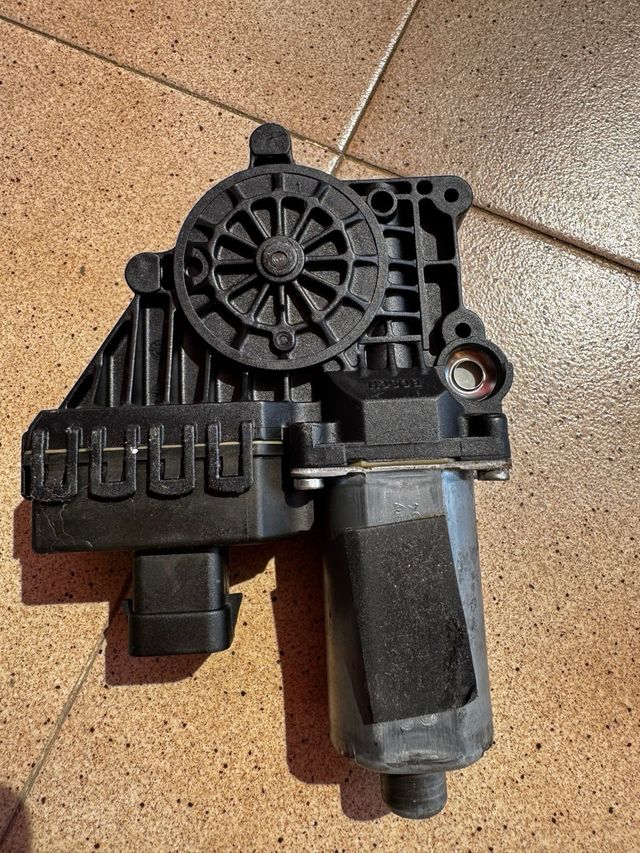 Motor elevalunas Opel Astra H Izquierdo