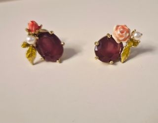 Pendientes florales burdeos