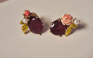 Pendientes florales burdeos