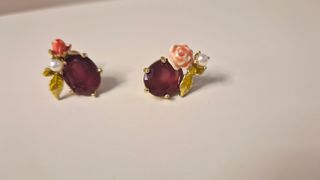 Pendientes florales burdeos