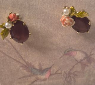 Pendientes florales burdeos